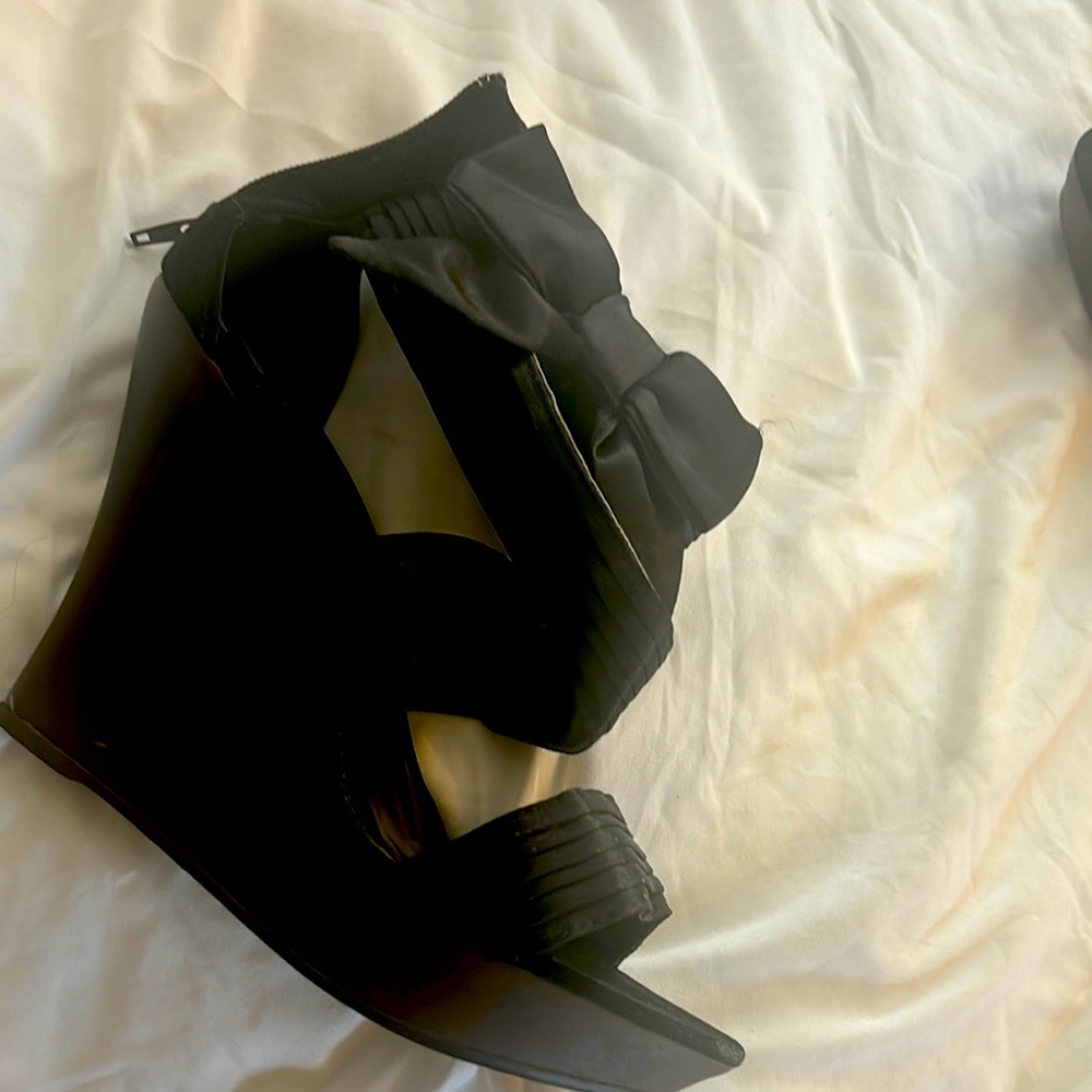 Elegant Black Wedge Sandals